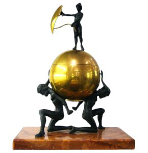 Statua della Punta della Dogana, Venezia.
Bronzo patinato verde antico e bronzo lucido; base in marmo rosso Verona
L 25 H 33 P 13 cm
5,22 kg Statua della Punta della Dogana, Venezia.