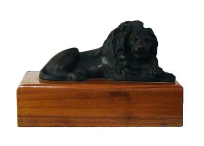 Leone
Bronzo patinato verde antico; base in legno ???
L 11 H 10 P 8,5 cm
1,48 kg Leone