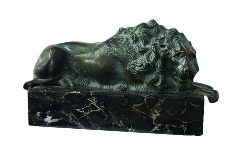 Leone del Canova
Bronzo patinato verde antico; base in marmo variegato
L 24,5 H 13,5 P 10 cm
4,45 kg Leone del Canova
