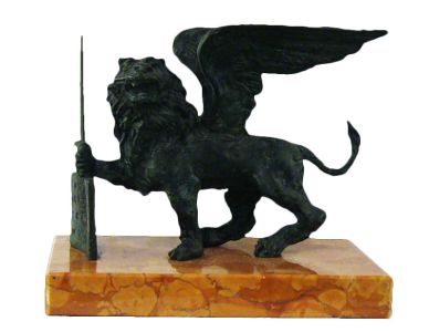 Leone di San Marco
Bronzo patinato verde antico; base in marmo rosso Verona
L 16 H 13,5 P 9 cm
1,25 kg Leone di San Marco
