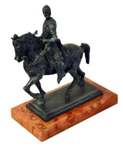 Cavaliere
Bronzo patinato verde antico; base in marmo rosso Verona Cavaliere